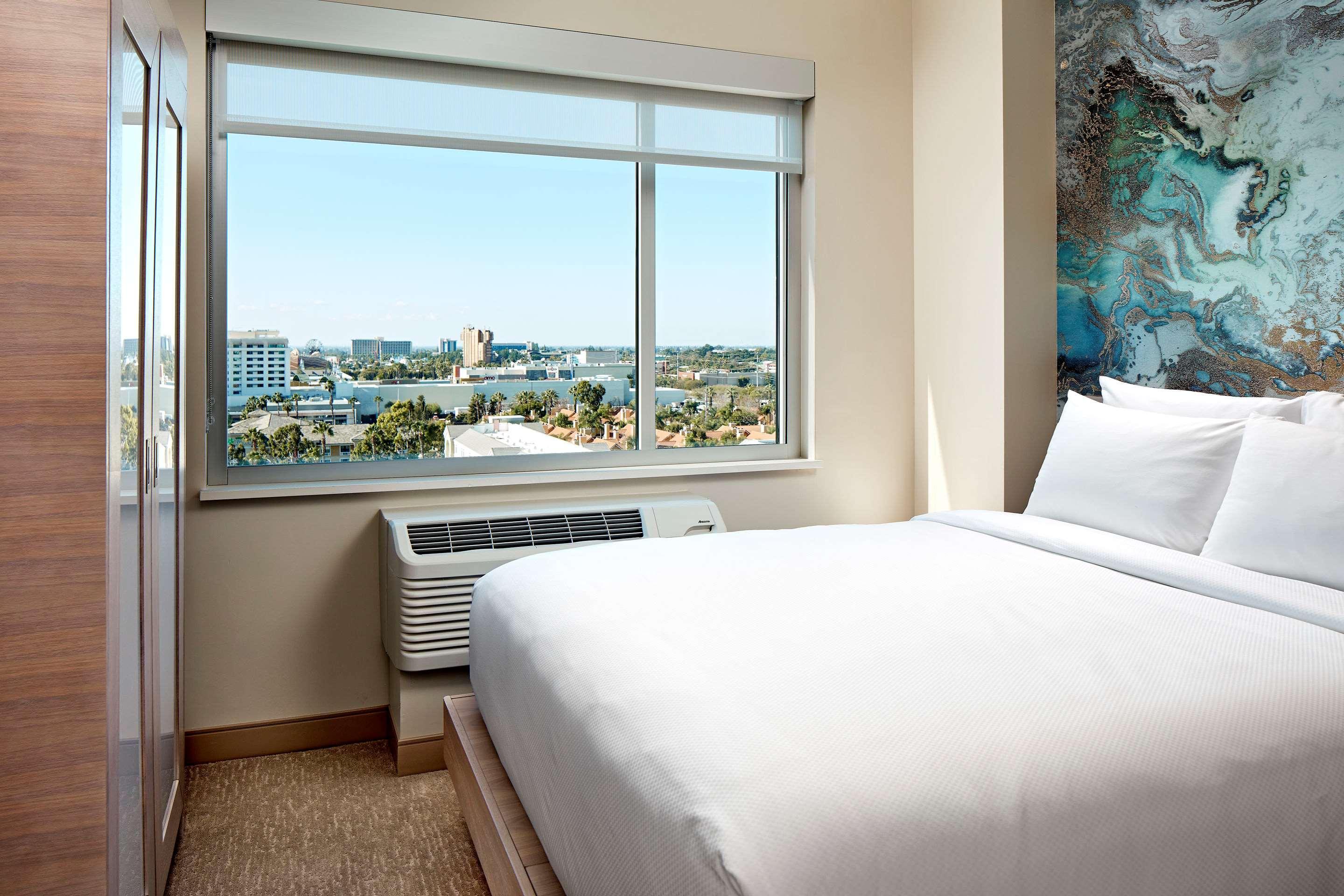 Cambria Hotel & Suites Anaheim Resort Area Exterior photo