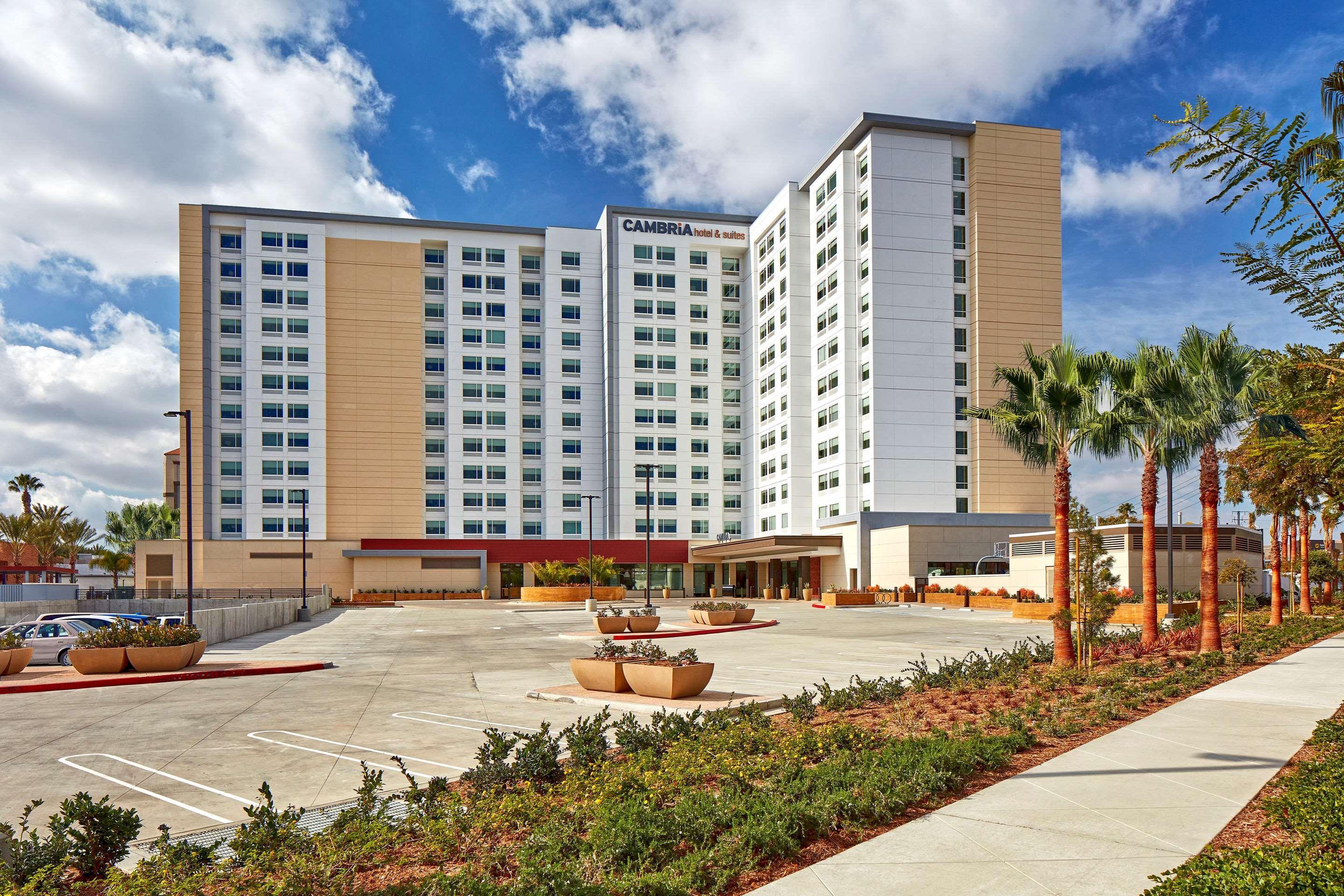 Cambria Hotel & Suites Anaheim Resort Area Exterior photo