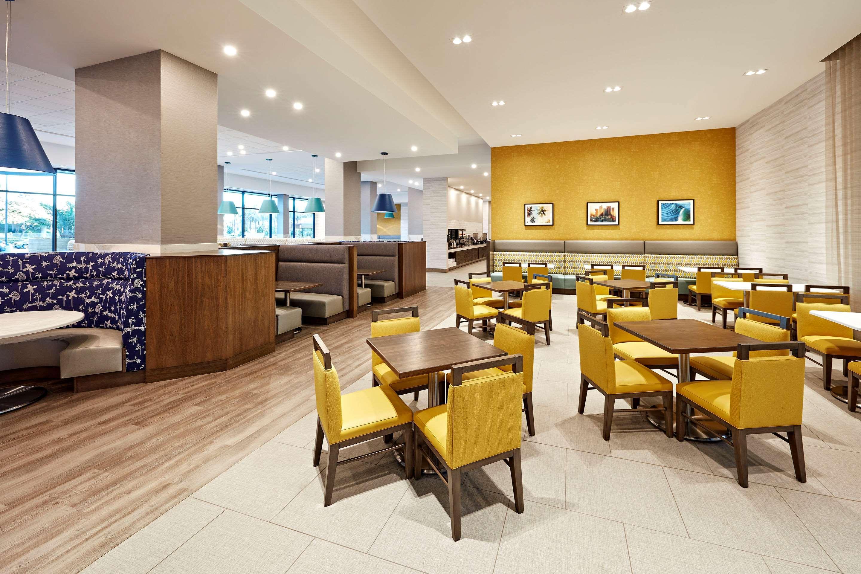 Cambria Hotel & Suites Anaheim Resort Area Exterior photo