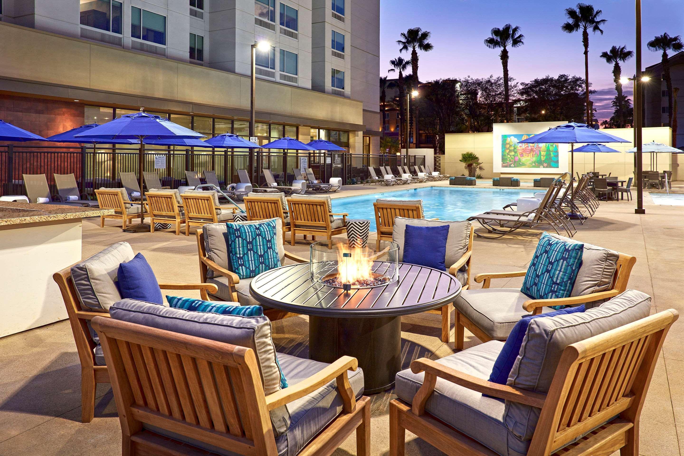 Cambria Hotel & Suites Anaheim Resort Area Exterior photo