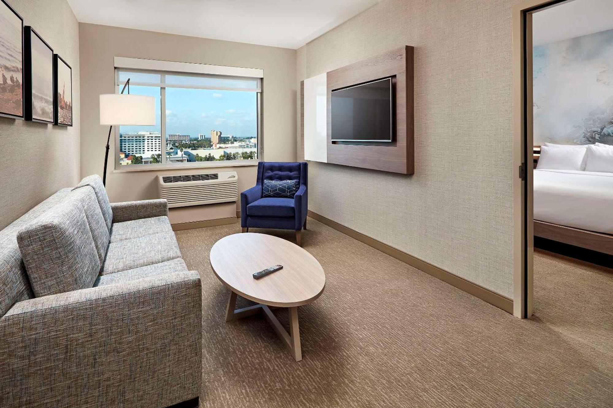 Cambria Hotel & Suites Anaheim Resort Area Exterior photo
