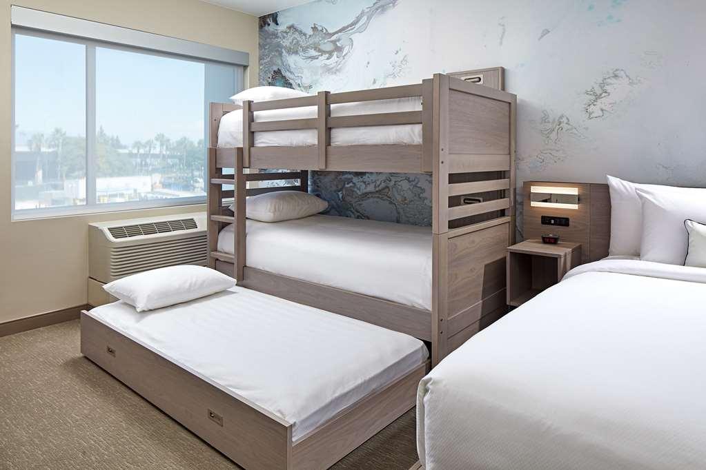 Cambria Hotel & Suites Anaheim Resort Area Room photo