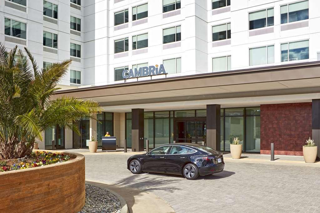 Cambria Hotel & Suites Anaheim Resort Area Exterior photo