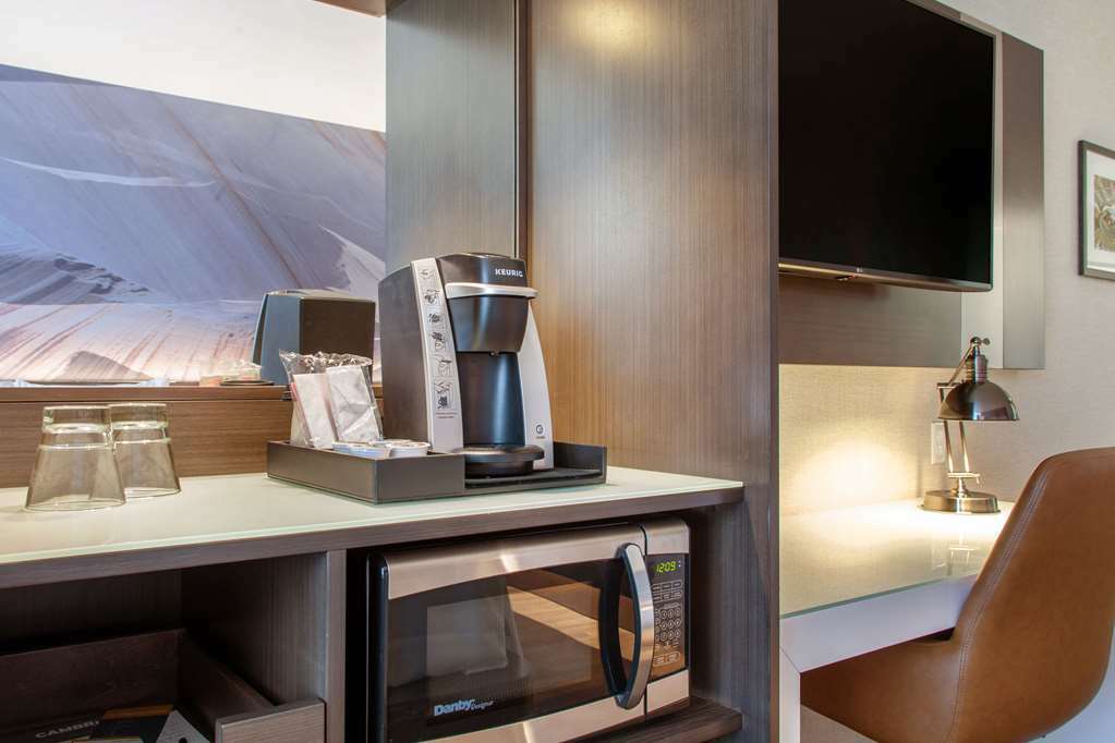 Cambria Hotel & Suites Anaheim Resort Area Room photo